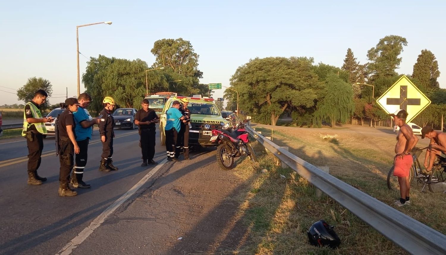 Motociclista lesionado al despistar y caer en su moto cerca de rotonda de 8 y 33