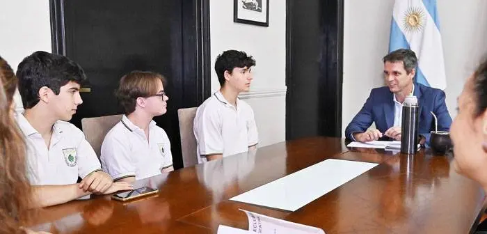 El Intendente recibió  estudiantes concordienses