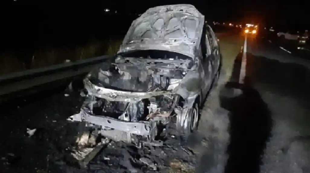 Punta Alta: compró un auto que se prendió fuego cuando salió a probarlo