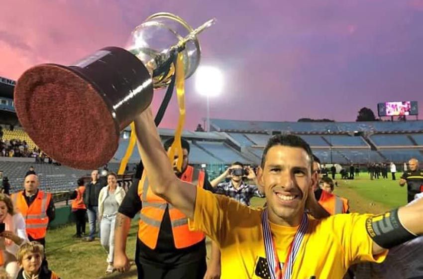 Maxi Rodríguez dio otra vuelta en Uruguay