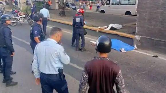 Motorizados murieron de manera instantánea al estrellarse contra un elevado en La Guaira (VIDEO SENSIBLE)