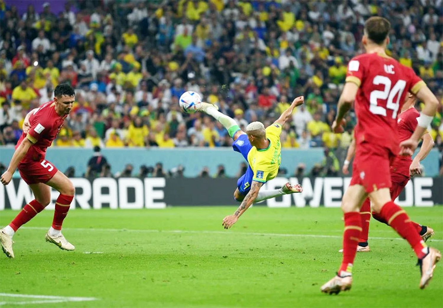 Brasil mostró su poderío y ganó con un doblete de Richarlison