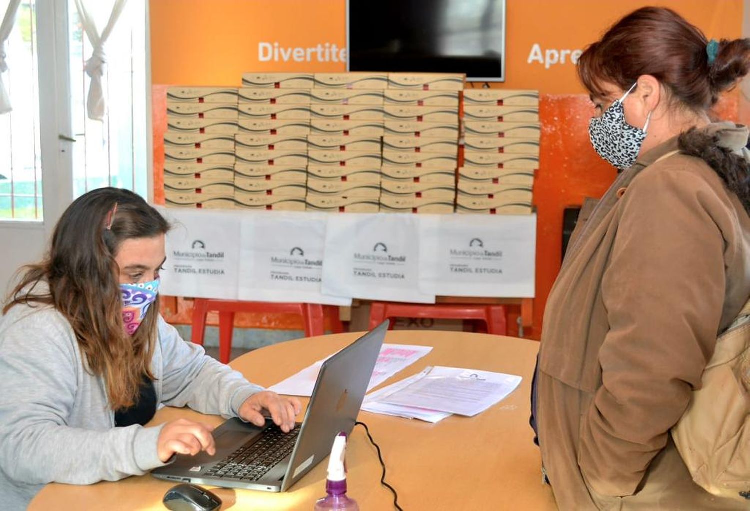 Se completó la entrega de las tablets  para la conectividad de alumnos