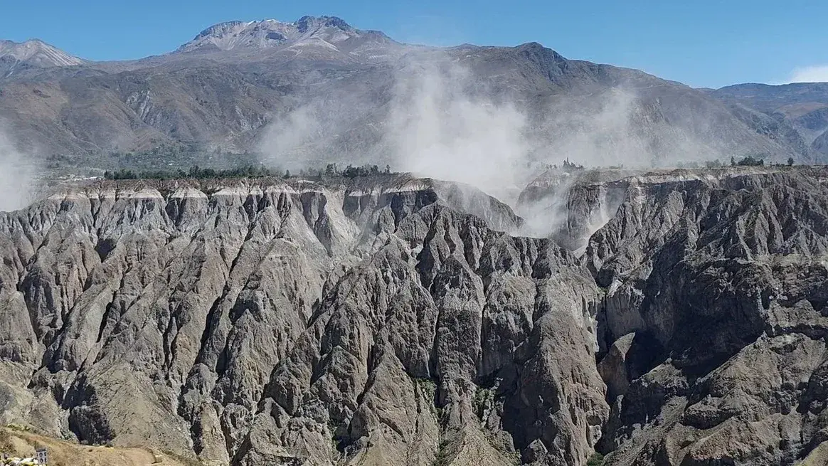 Perú declara emergencia en tres distritos afectados por el terremoto de 7,2 grados