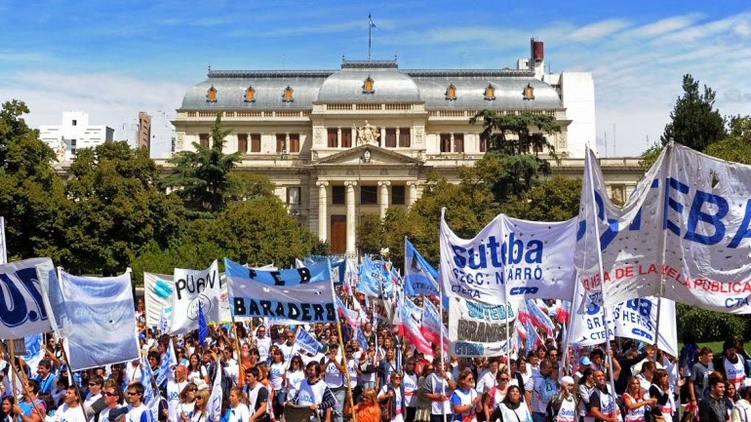 Frente Gremial Docente marcha "por presupuesto educativo"