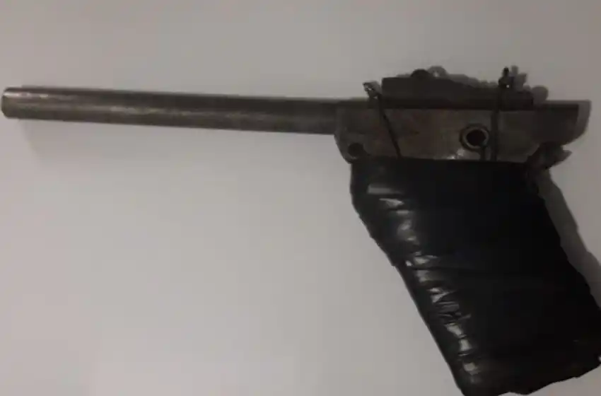 Asaltó un comercio con un arma tumbera y maniató a su dueña a una silla