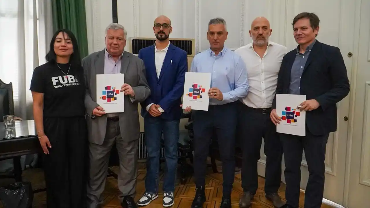 Abel Pintos firma convenio con la UBA