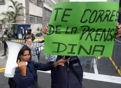 ¡SE ENREDÓ EL PAPAGAYO! Interrogan a Boluarte por «Rolexgate» EN MEDIO DE NUEVO ESCÁNDALO