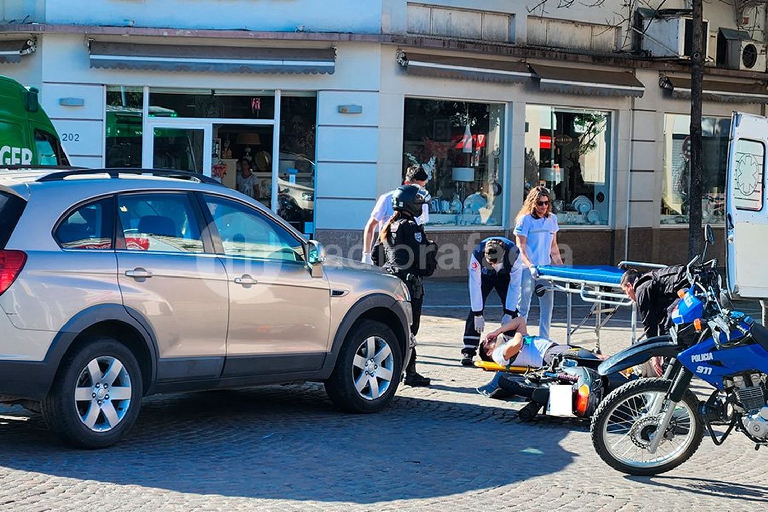 Un hombre resultó con  heridas tras un accidente en Bv. Santa Fe