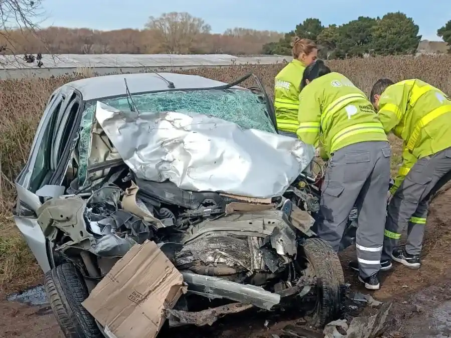 Fatal choque en la ruta 88: una mujer perdió la vida tras una colisión entre un auto y una camioneta