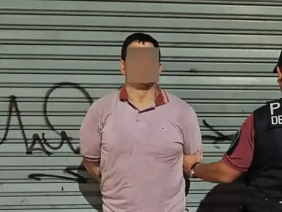 Era buscado por decapitar a un hombre y fue detenido por robar medias