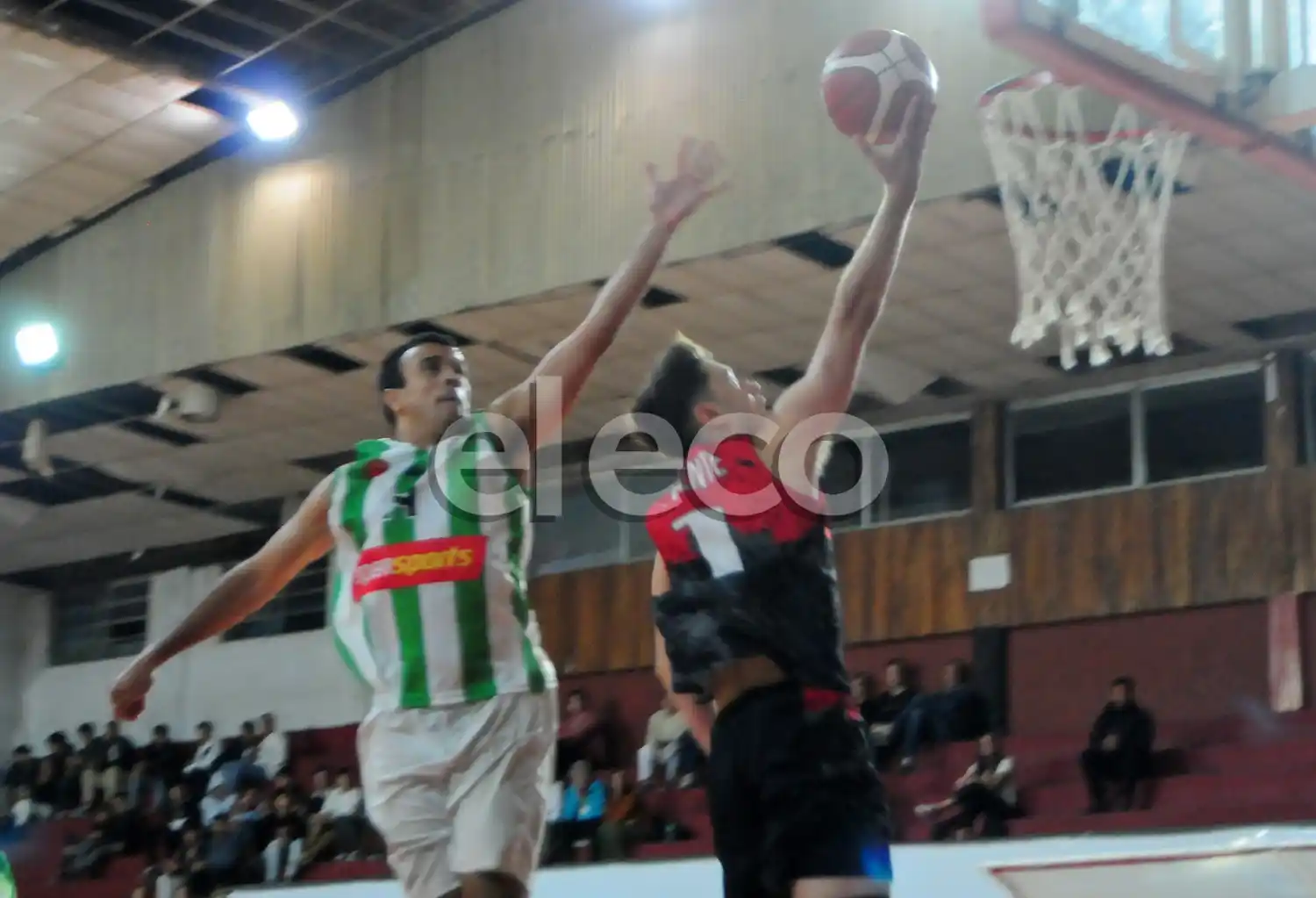 Puente anota dos puntos en bandeja ante Alí.