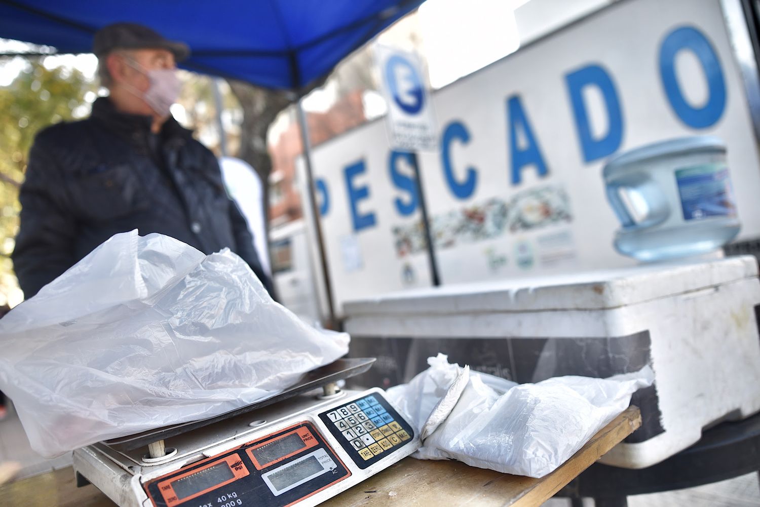 Sigue la venta de pescado de mar a precios populares en Santa Fe