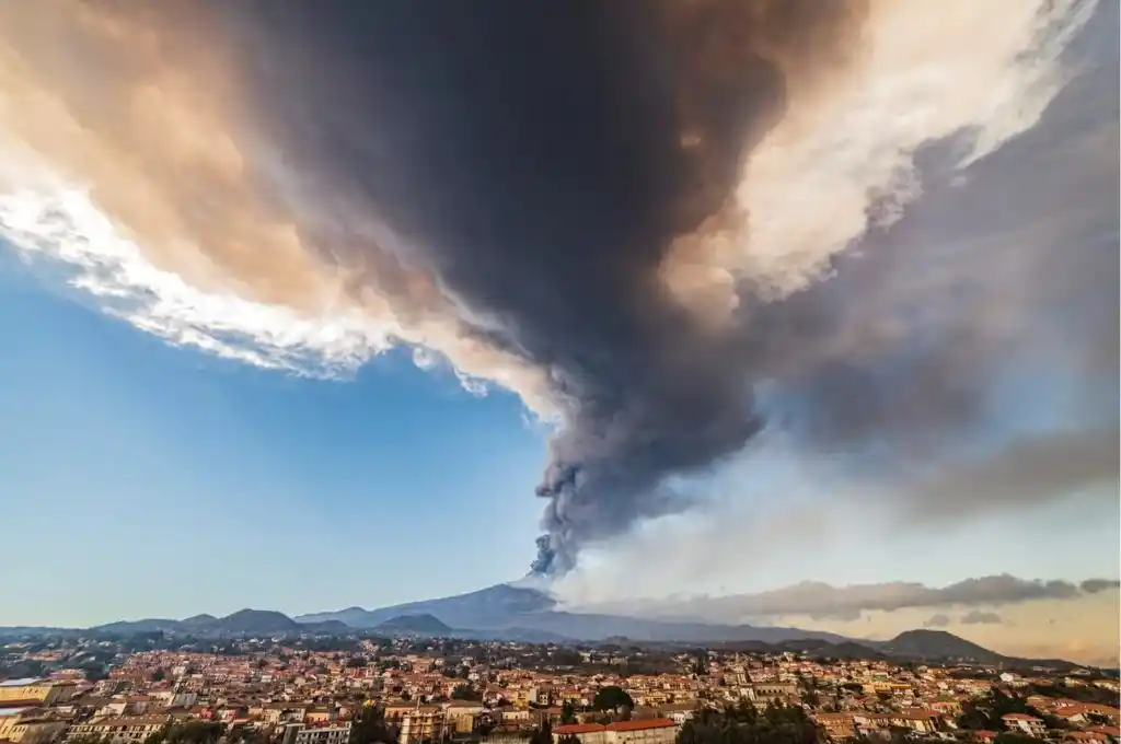 Entró en erupción el volcán Etna en Italia