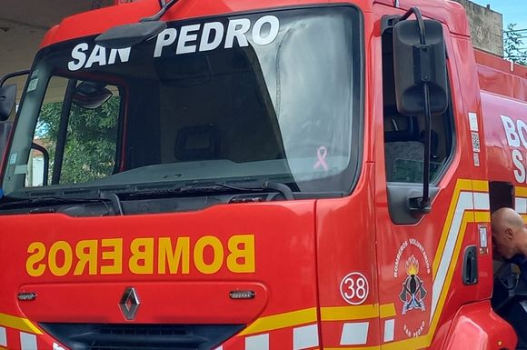 Bomberos sofocó un incendio de pastizales en el callejón Tulissi