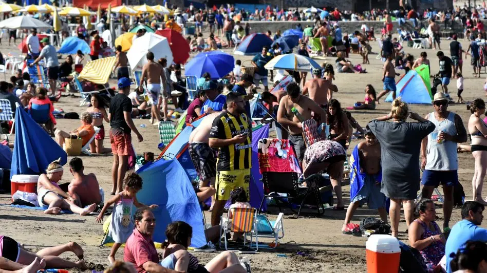 Problematica por las ferias ilegales en la Playa Bristol: "No vamos a permitir el avance"
