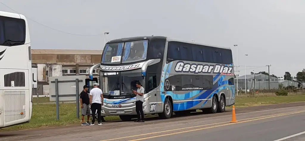 Interceptaron dos micros provenientes de Brasil con seis tandilenses