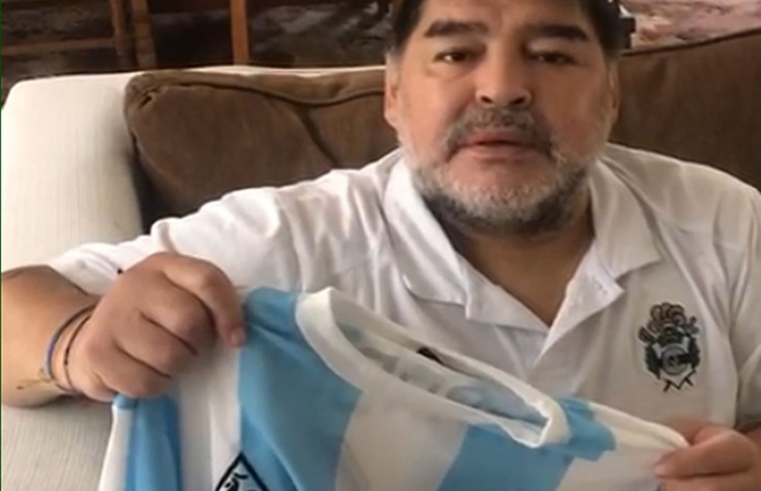 "Vamos a ganarle al hambre": Diego Maradona lanzó una subasta solidaria para un merendero de José C. Paz