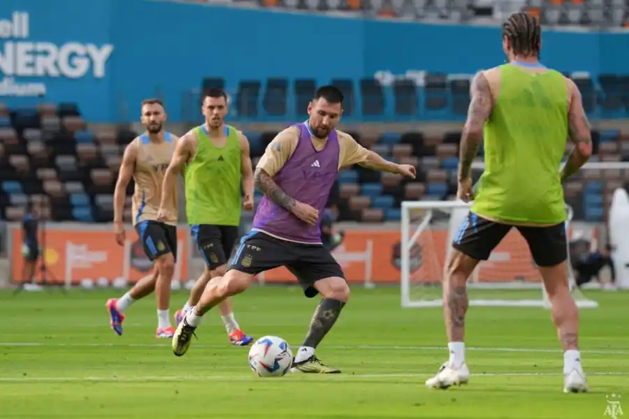 La Selección Argentina espera por Messi 