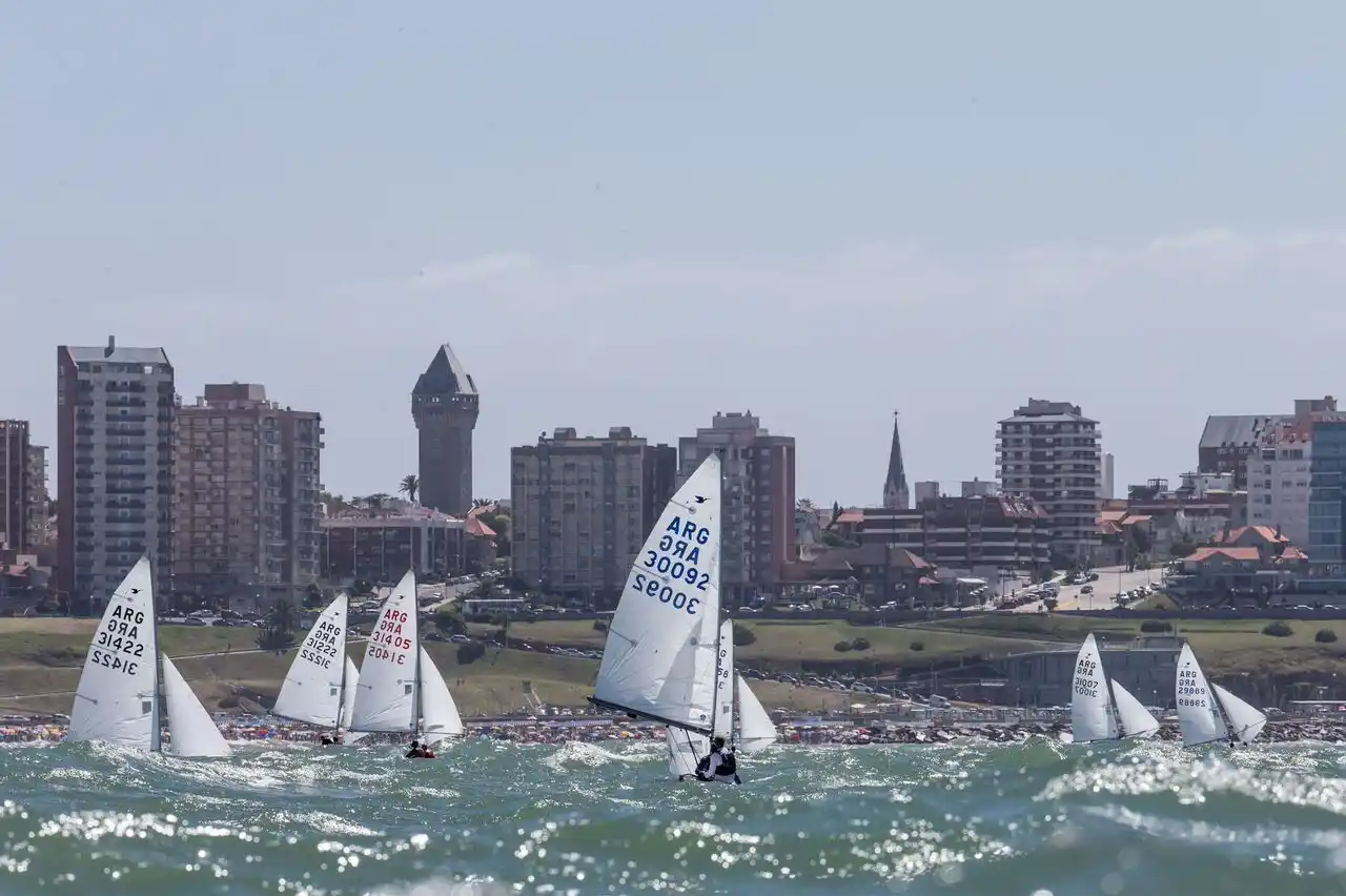 Continúa la acción en las aguas locales