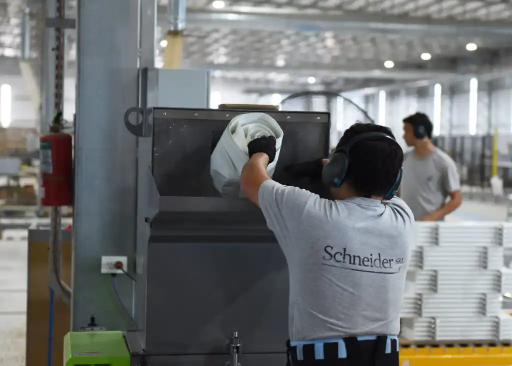 Trabajo conjunto entre sector público y privado genera innovación: Nuevo ladrillo de PET en Crespo