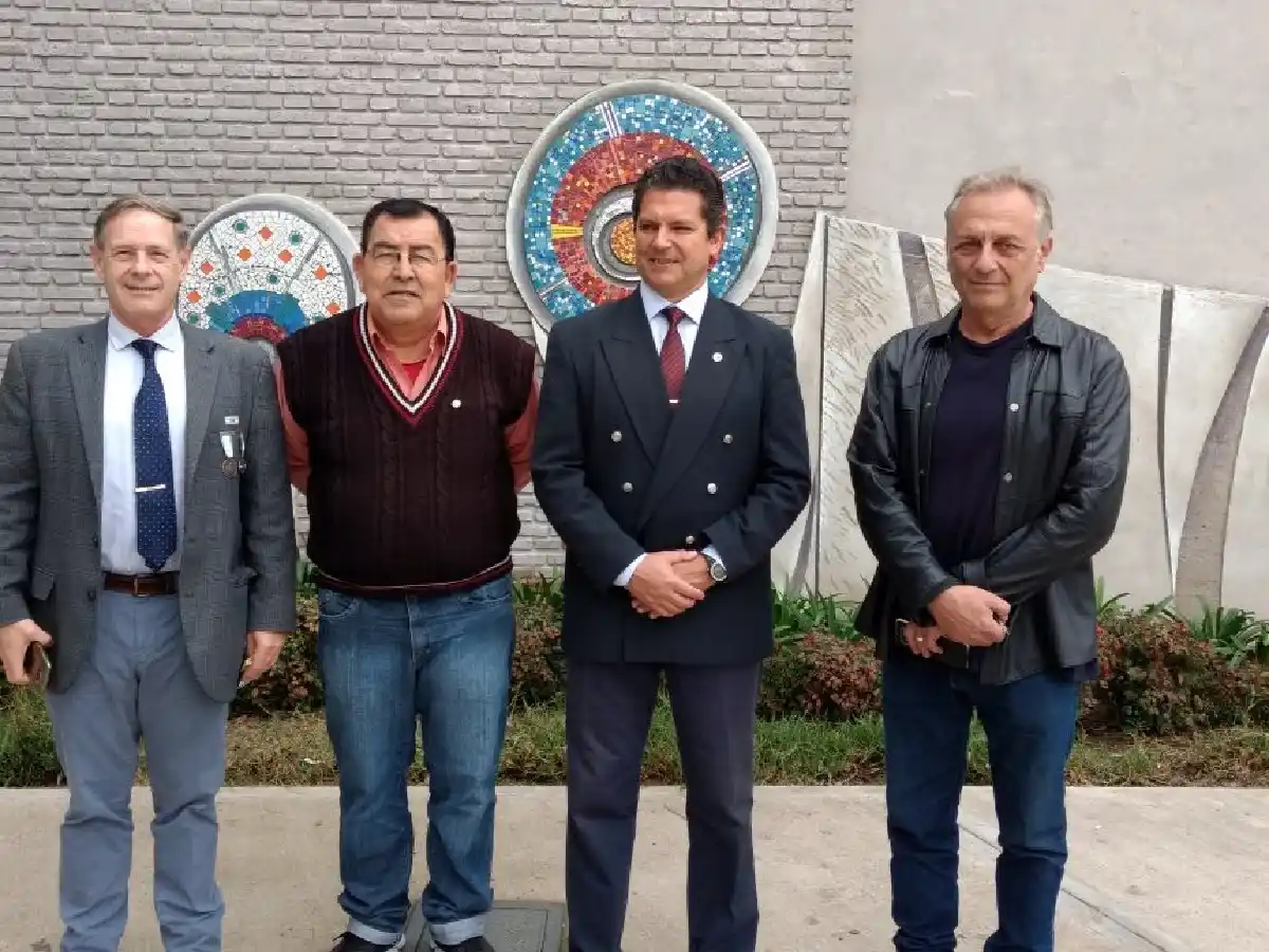 Disertaron sobre bases antárticas y Malvinas   