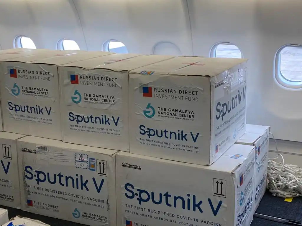 Parte el décimo vuelo de Aerolíneas Argentinas para traer vacunas desde Moscú