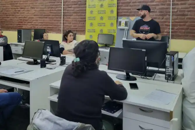 Comenzó el curso de formación laboral en habilidades digitales