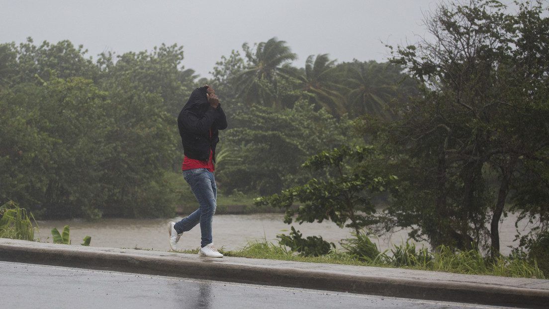 ¡HAY UN FALLECIDO! Huracán Fiona causa estragos en República Dominicana