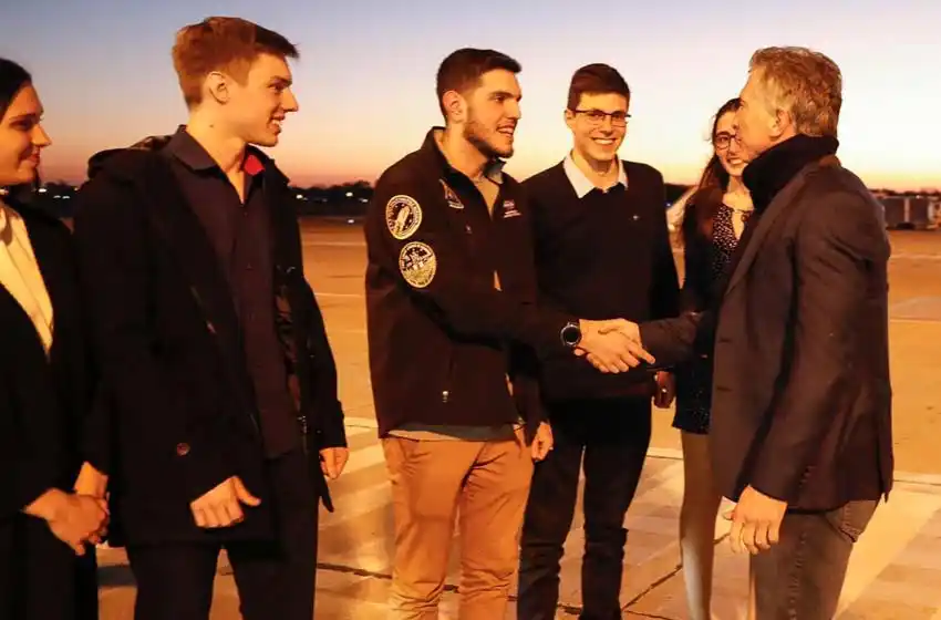 Macri se reunió con los estudiantes rosarinos reconocidos por la Nasa