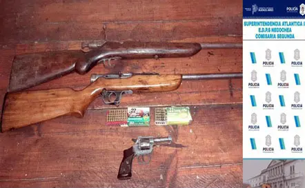 Tenía un arma de guerra en la casa: ahora está detenido