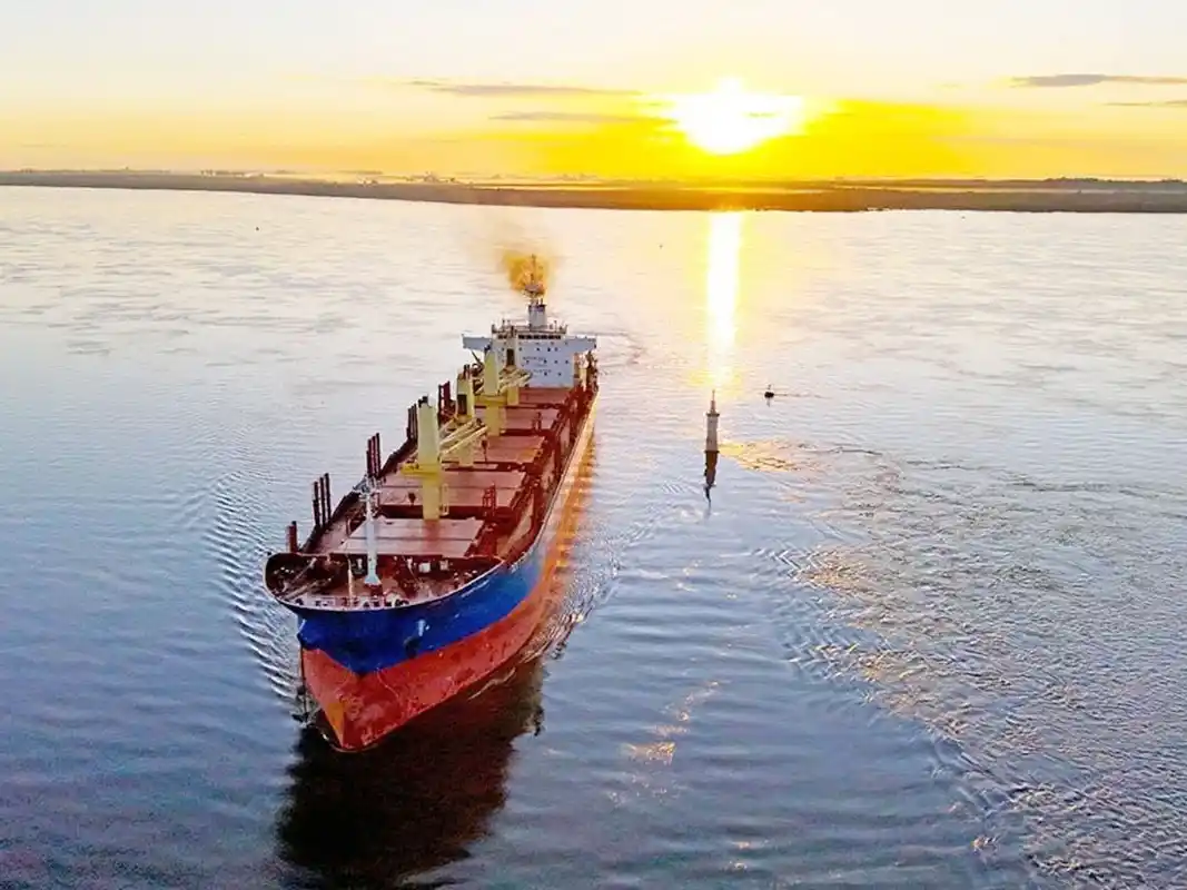 Nuevo buque inició carga en el puerto de Concepción del Uruguay