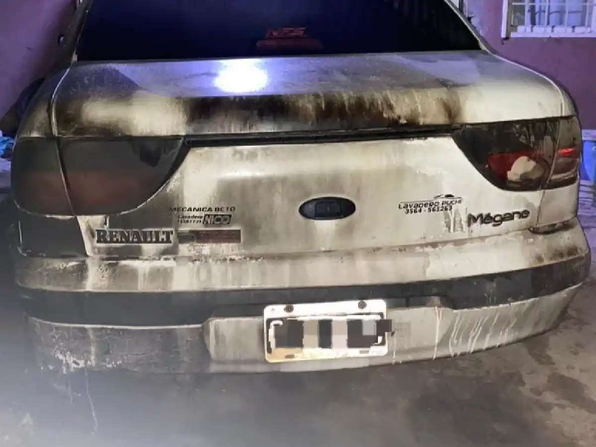 Se prendió fuego un auto en ruta provincial N°1