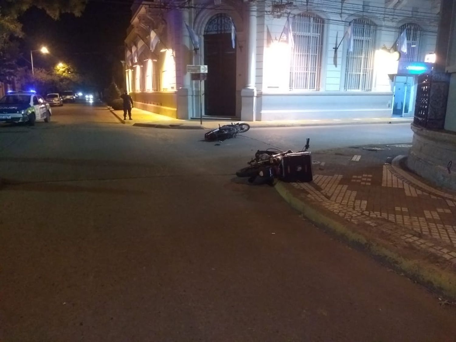 Trasladaron a San Nicolás a un adolescente que protagonizó un accidente entre motos en Pellegrini e Hipólito Yrigoyen
