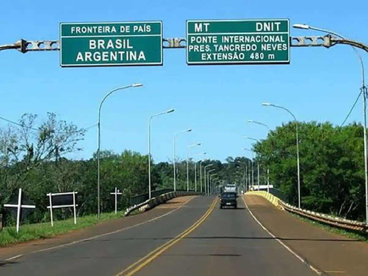 El Gobierno extendió el cierre total de fronteras