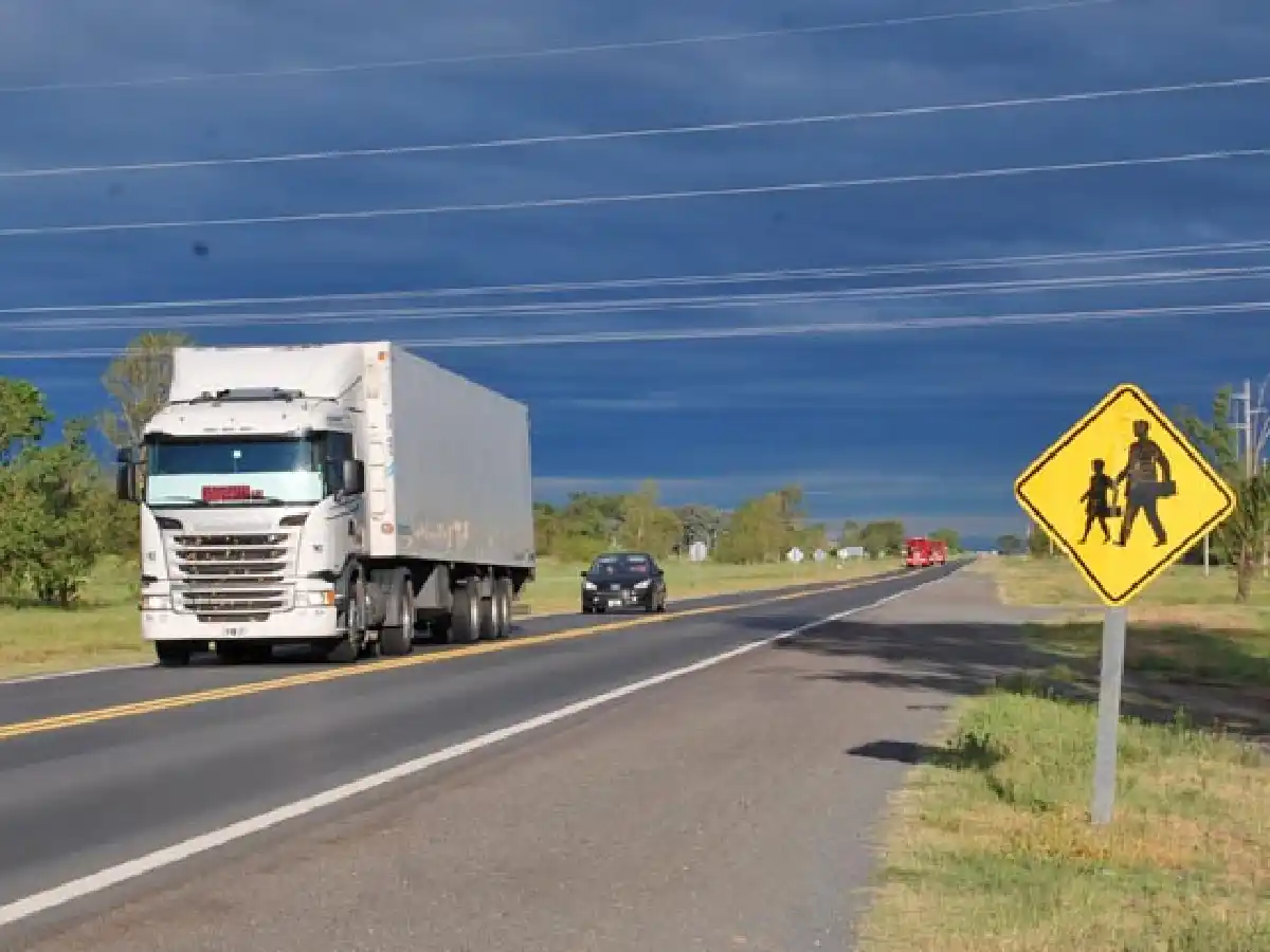 Camioneta arrolló a un niño que salía del colegio en La Francia 