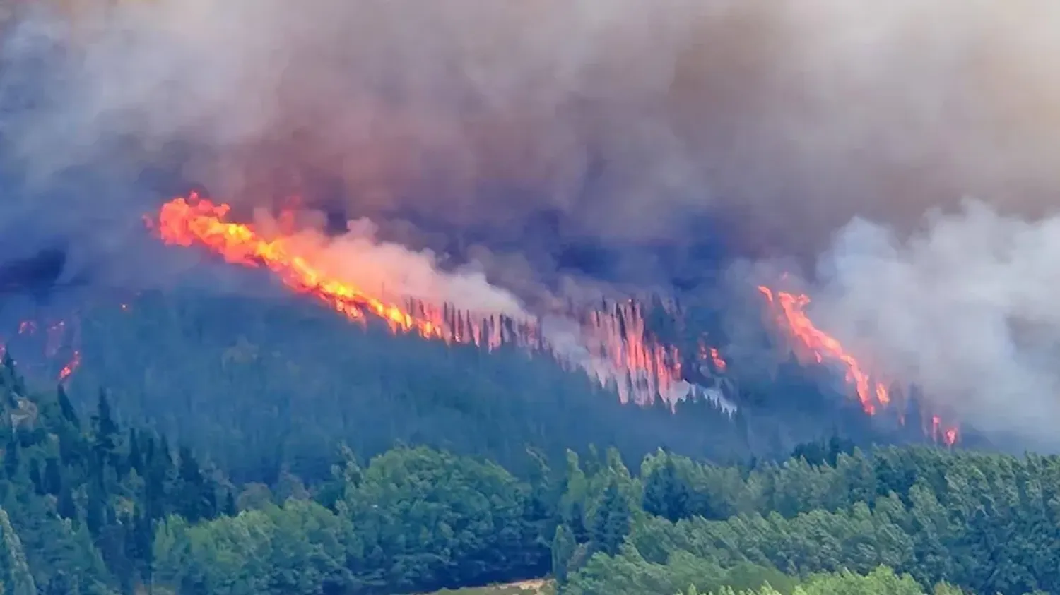 Chubut: continúan los incendios en Epuyén y Nación anunció una asistencia de 7 mil millones de pesos