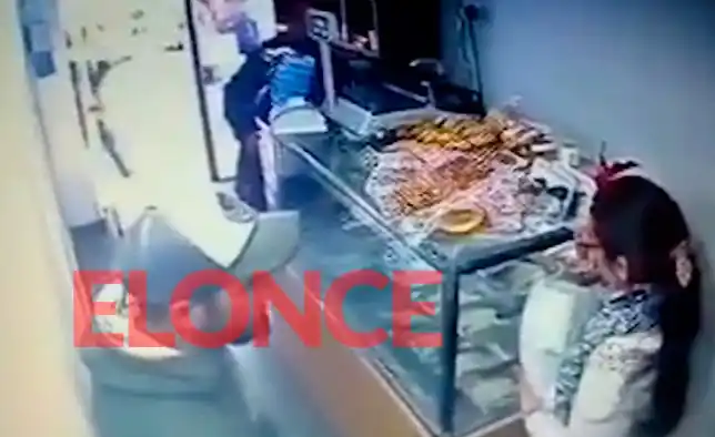 Video: Compró bizcochos pero robó el celular de la panadera 