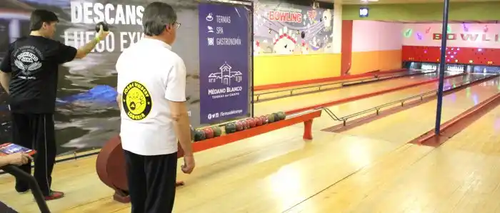 Torneo individual de bowling con un centenar de anotados