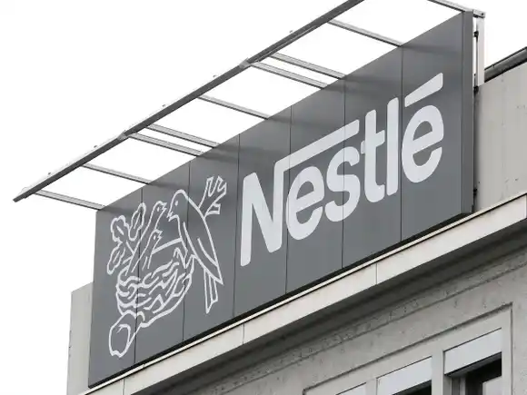 Nestlé cada vez más complicado: frenó la producción en Córdoba y obligó a su personal a tomar vacaciones