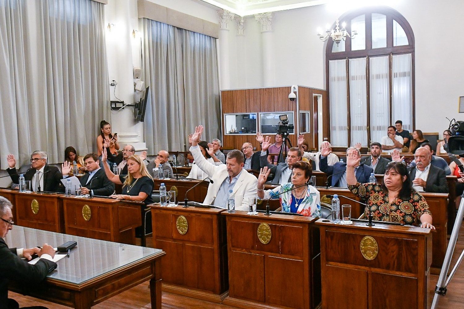 En el encuentro se designaron a las autoridades del Cuerpo para el 144º Período de Sesiones Ordinarias, las presidencias de los bloques políticos que integran la Cámara de Senadores y también se establecieron los días y horarios de sesión.