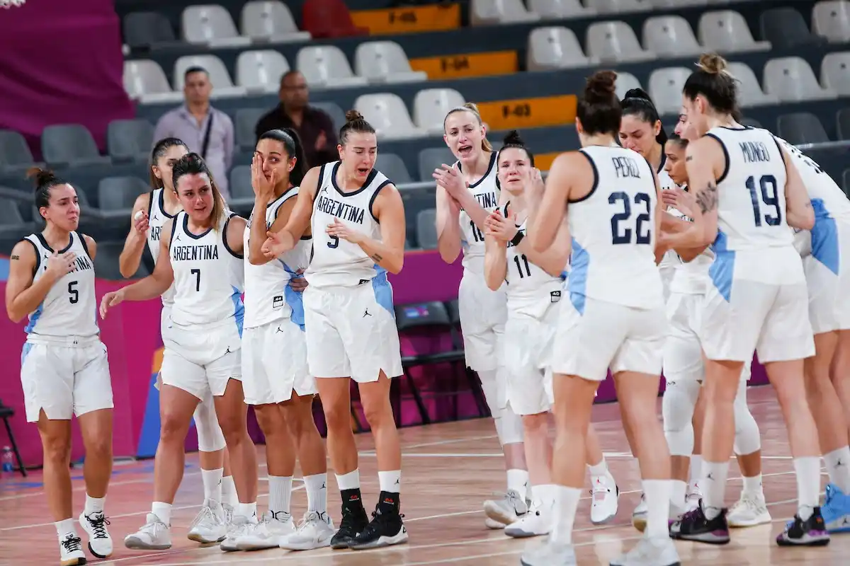 Tras el papelón, Las Gigantes ganaron y emocionaron en Lima