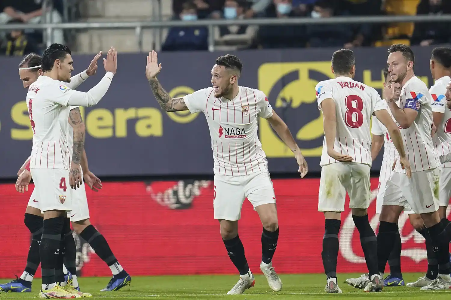 Ocampos anotó para Sevila.
