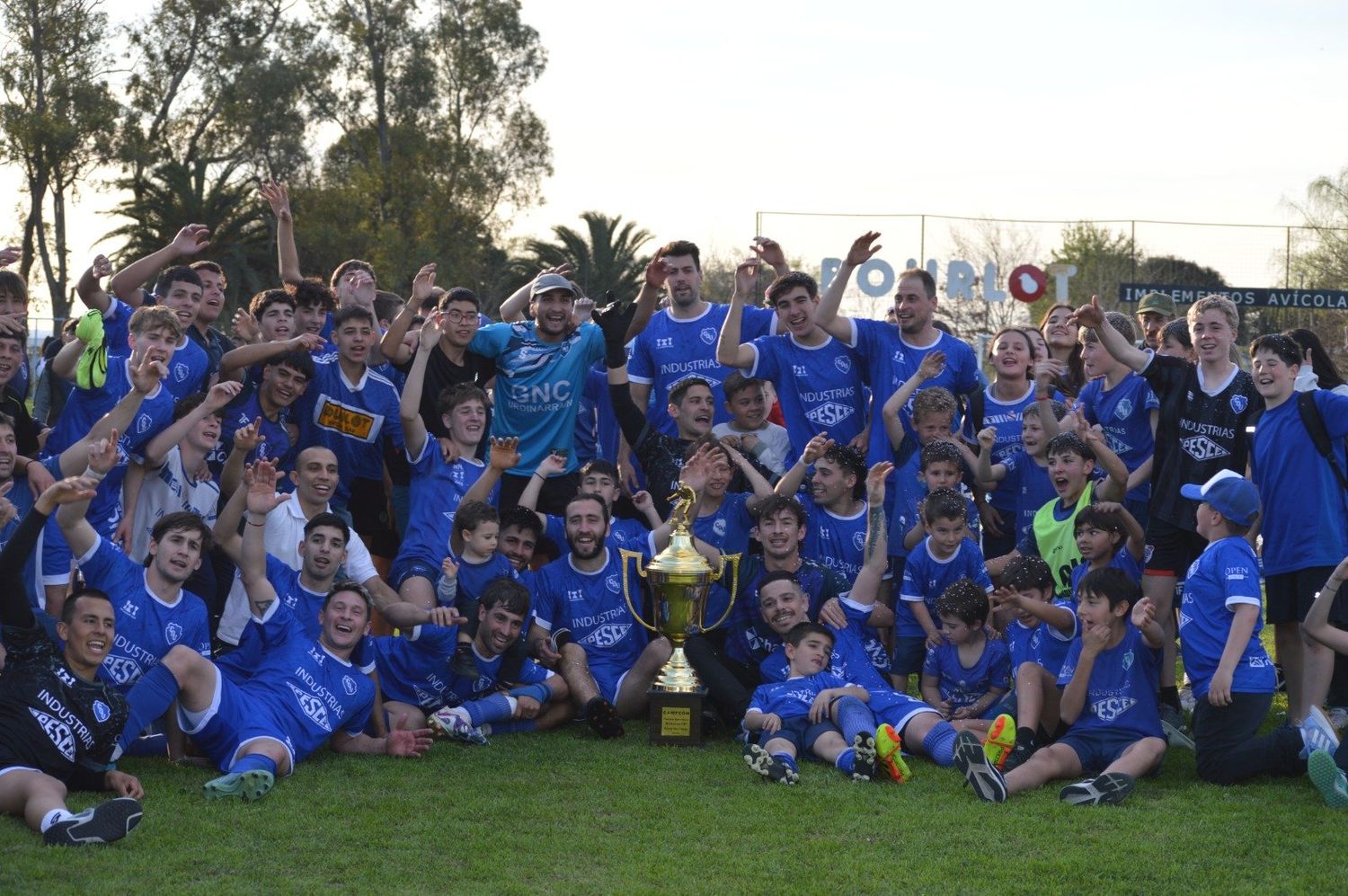 Deportivo Urdinarrain estrenó el título de campeón con victoria