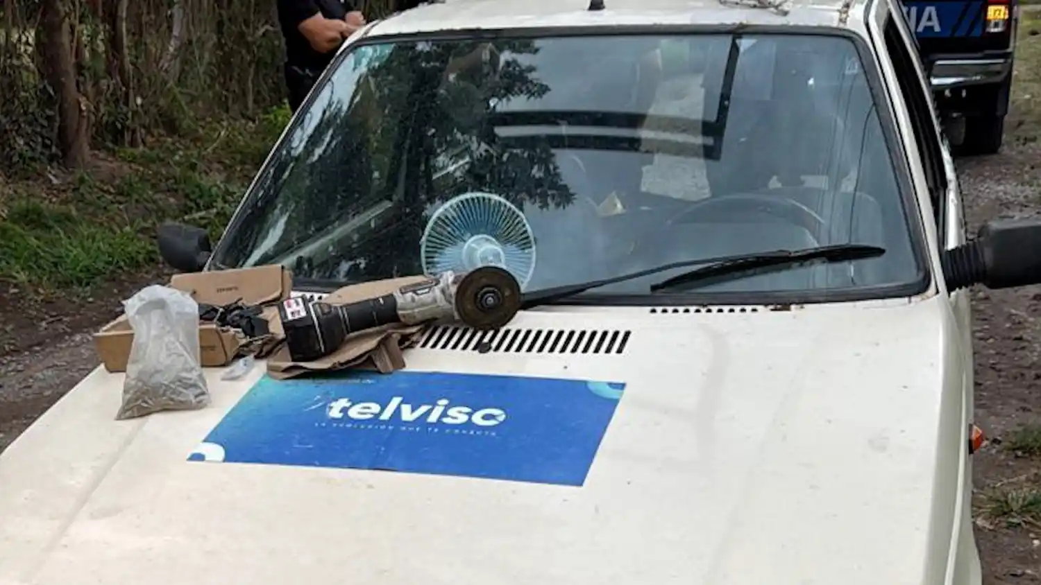 Los acusados se movilizaban en un auto simulando ser empleados de TelViso.