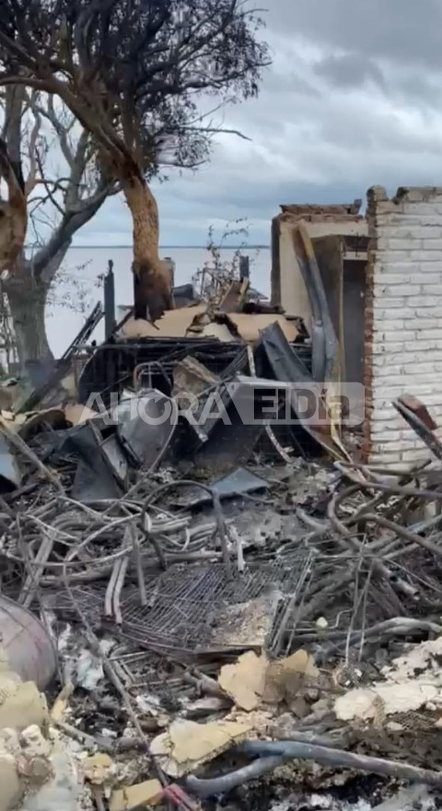 Se incendió uno de los paradores del balneario Ñandubaysal: Las pérdidas fueron totales