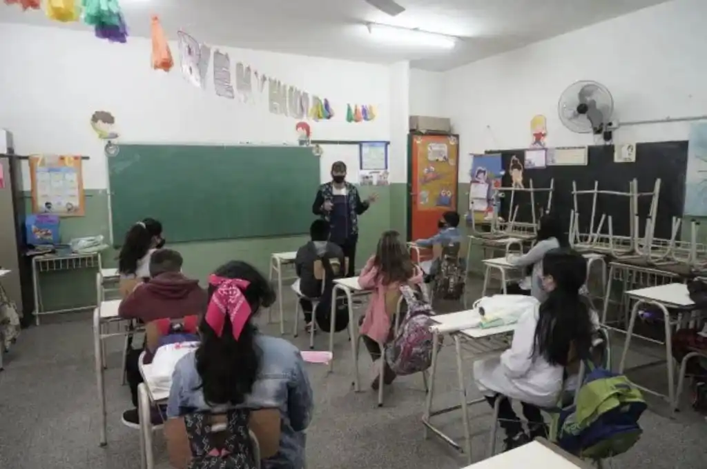 Amsafe pide “restricciones más severas y suspensión de la presencialidad”