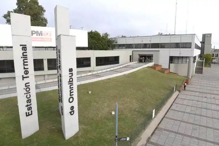 Detuvieron en la Terminal de Ómnibus de Retiro a un hombre acusado de abusar de una menor de edad