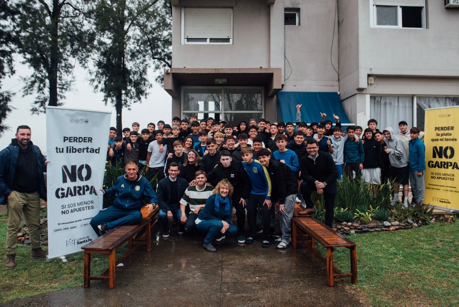 Lotería de Santa Fe comenzó en Newell’s y Central su campaña sobre los consumos problemáticos de las apuestas online: “#NoGarpa”