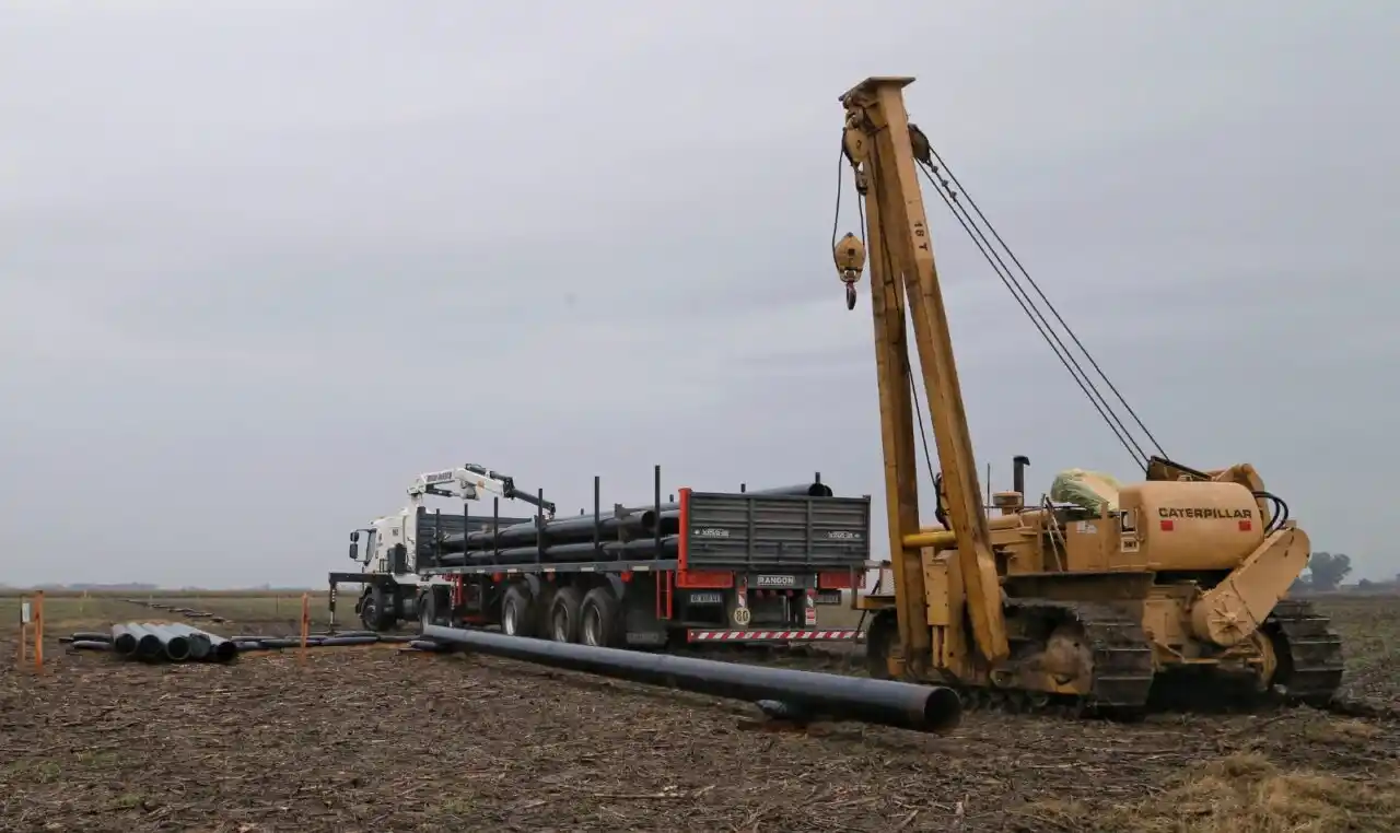 Con la llegada de caños a la ciudad de Chabás, avanza la ampliación del Gasoducto Regional Sur